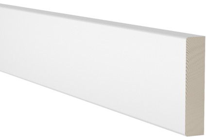 Vitmålad träbräda med jämn yta och raka kanter.