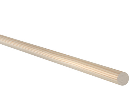Trästav i ljust trä med rund profil mot svart bakgrund.