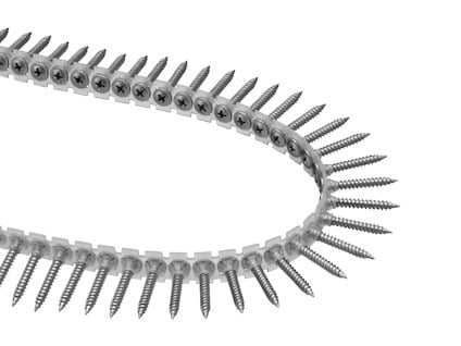 Slinga av grå skruvar sammanfogade med plastband, arrangerade i en spiralform.