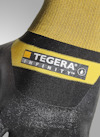 Arbetshandske med svart grepp och gul överdel. Text: "TEGERA INFINITY™".
