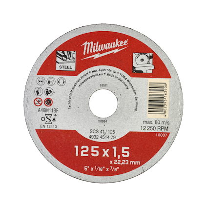 Rund, röd kapskiva med vit text och Milwaukee-logga. Text: "125 x 1,5 x 22,23 mm" och max. hastighet och rotationshastighet specificerade.
