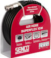 Röd-fodral som innehåller en svart slang med kopplingar, märkt "SENCO Air Hose Superflex 10M" och tryckinformation på framsidan.