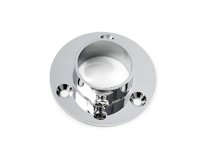 Kromfärgad rörhållare med rund platta och fyra hål för montering.