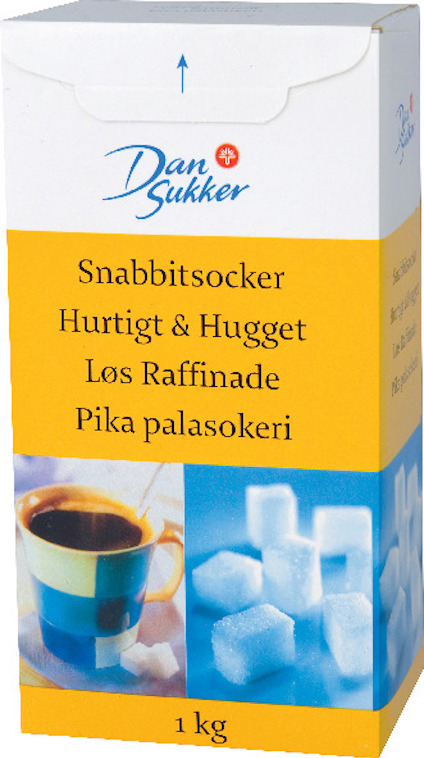 Förpackning för Dansukker Snabbitsocker 1 kg, med bild på kaffekopp och sockerbitar samt text på flera språk.