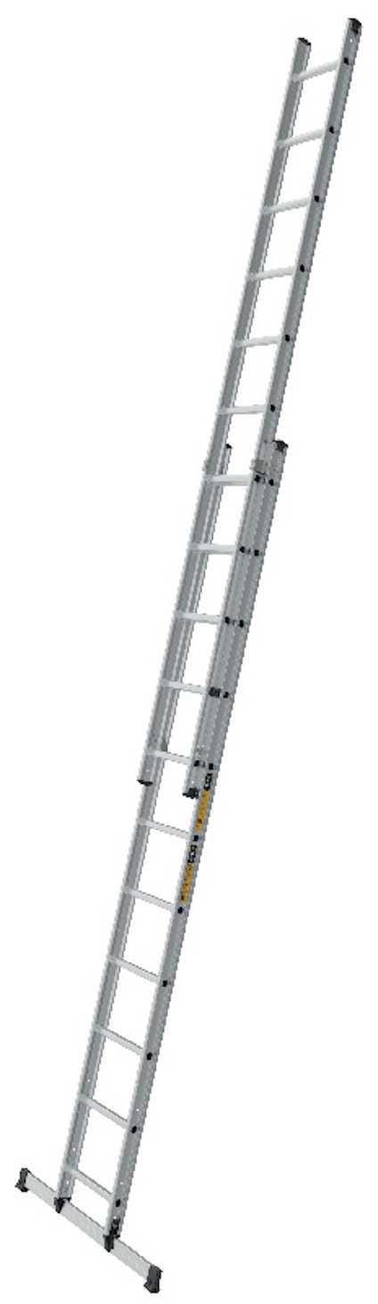 Aluminiumstege med två sektioner och flera steg, lutad mot en vit bakgrund.