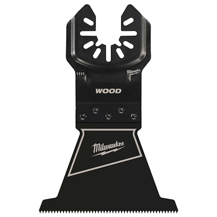 Svart sågbad med tandad kant och vit text "WOOD" samt "Milwaukee" tryckt på ytan.
