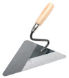 Murslev med trähandtag och ett trekantigt, metalliskt blad.
