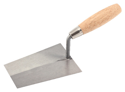 Murslev med trärat handtag och metallblad, rak hals.